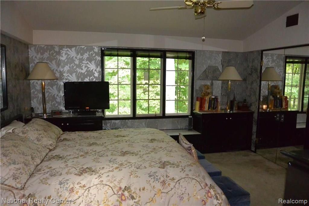 32671 Valley Ridge Drive Beverly Hills, MI 48025 - Photo 10 of 57
