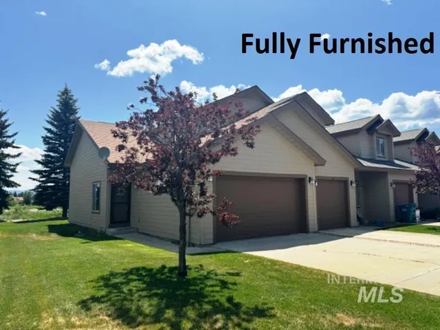 $379,900 | 24 Mangum Circle, Unit 1 1, Donnelly, ID 83615