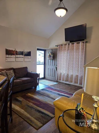 $379,900 | 24 Mangum Circle, Unit 1 1, Donnelly, ID 83615