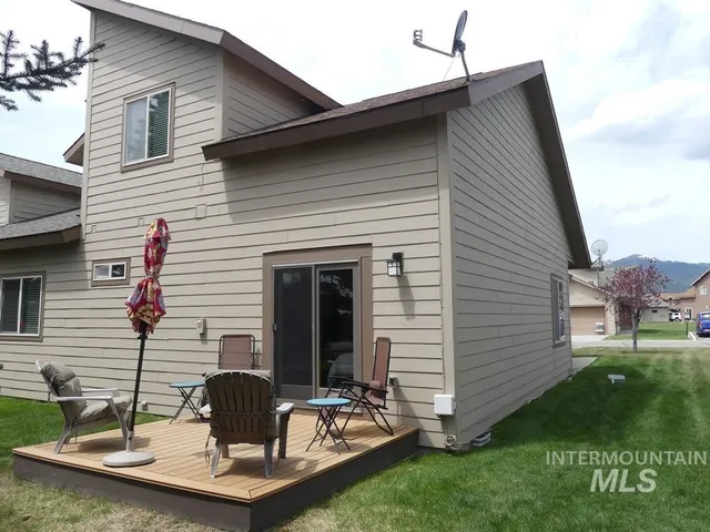 $379,900 | 24 Mangum Circle, Unit 1 1, Donnelly, ID 83615