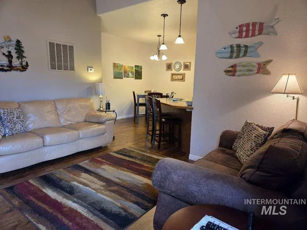 $379,900 | 24 Mangum Circle, Unit 1 1, Donnelly, ID 83615