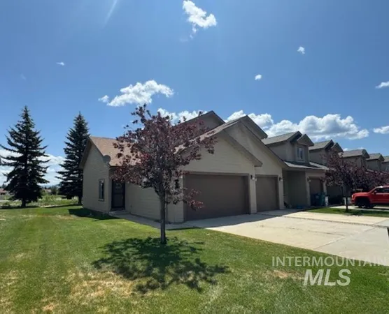 $379,900 | 24 Mangum Circle, Unit 1 1, Donnelly, ID 83615