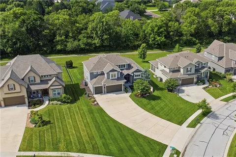 $985,000 | 9603 West 152nd Terrace, Overland Park, KS 66221