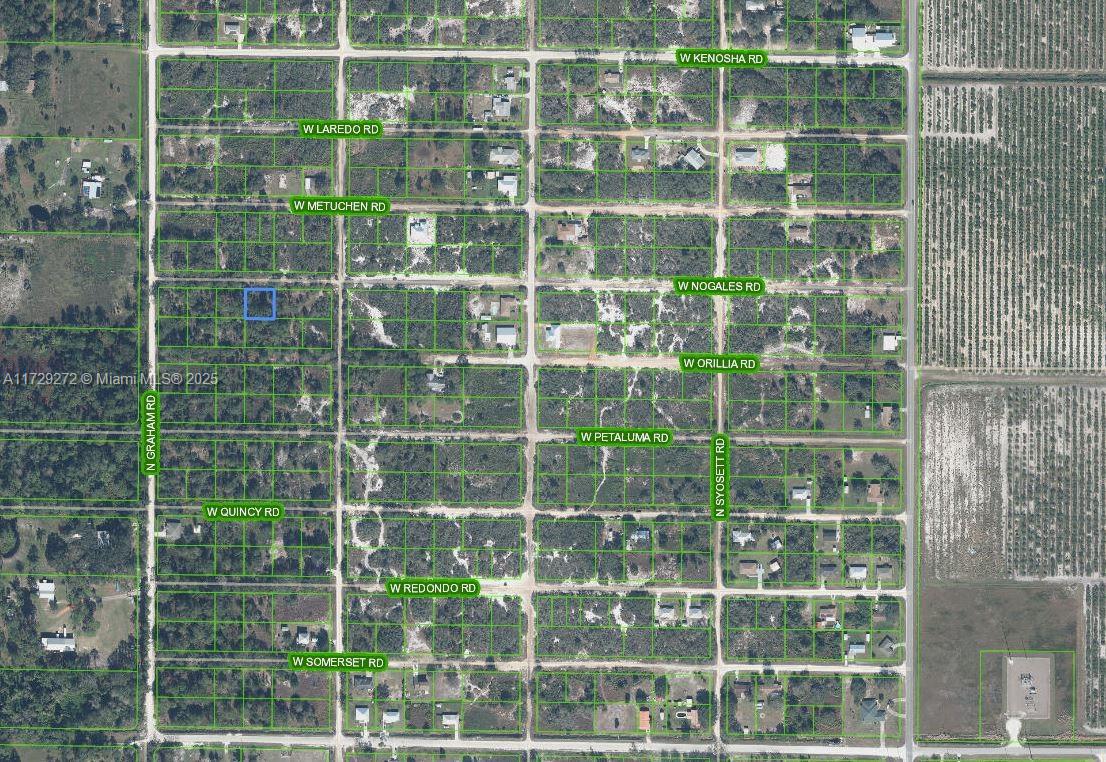 3017 West Nogales Road Avon Park, FL 33825 - Photo 2 of 3 a bathroom with a shower