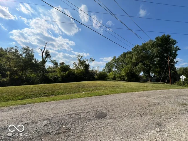 $100,000 | 7610 Walnut Drive, Indianapolis, IN 46268