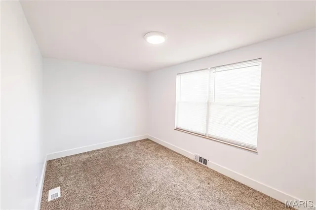 $329,999 | 1101 West Parkedge Lane, St. Louis, MO 63130