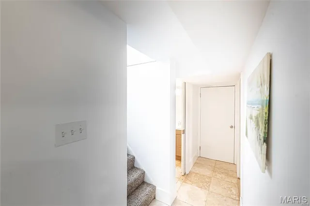 $329,999 | 1101 West Parkedge Lane, St. Louis, MO 63130