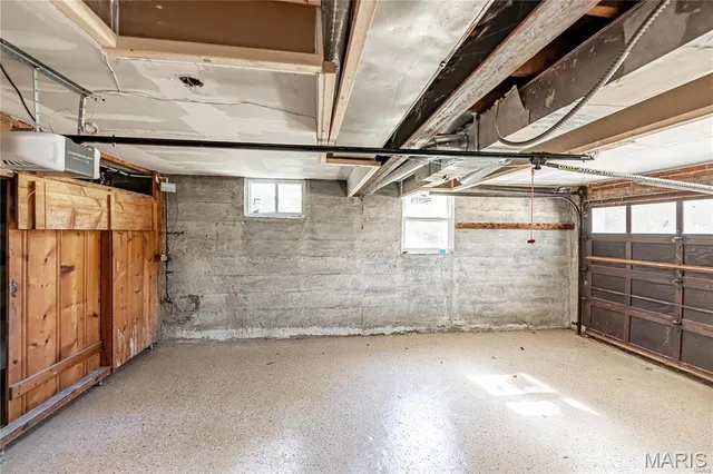 $329,999 | 1101 West Parkedge Lane, St. Louis, MO 63130