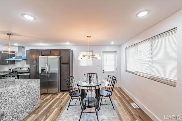 $329,999 | 1101 West Parkedge Lane, St. Louis, MO 63130