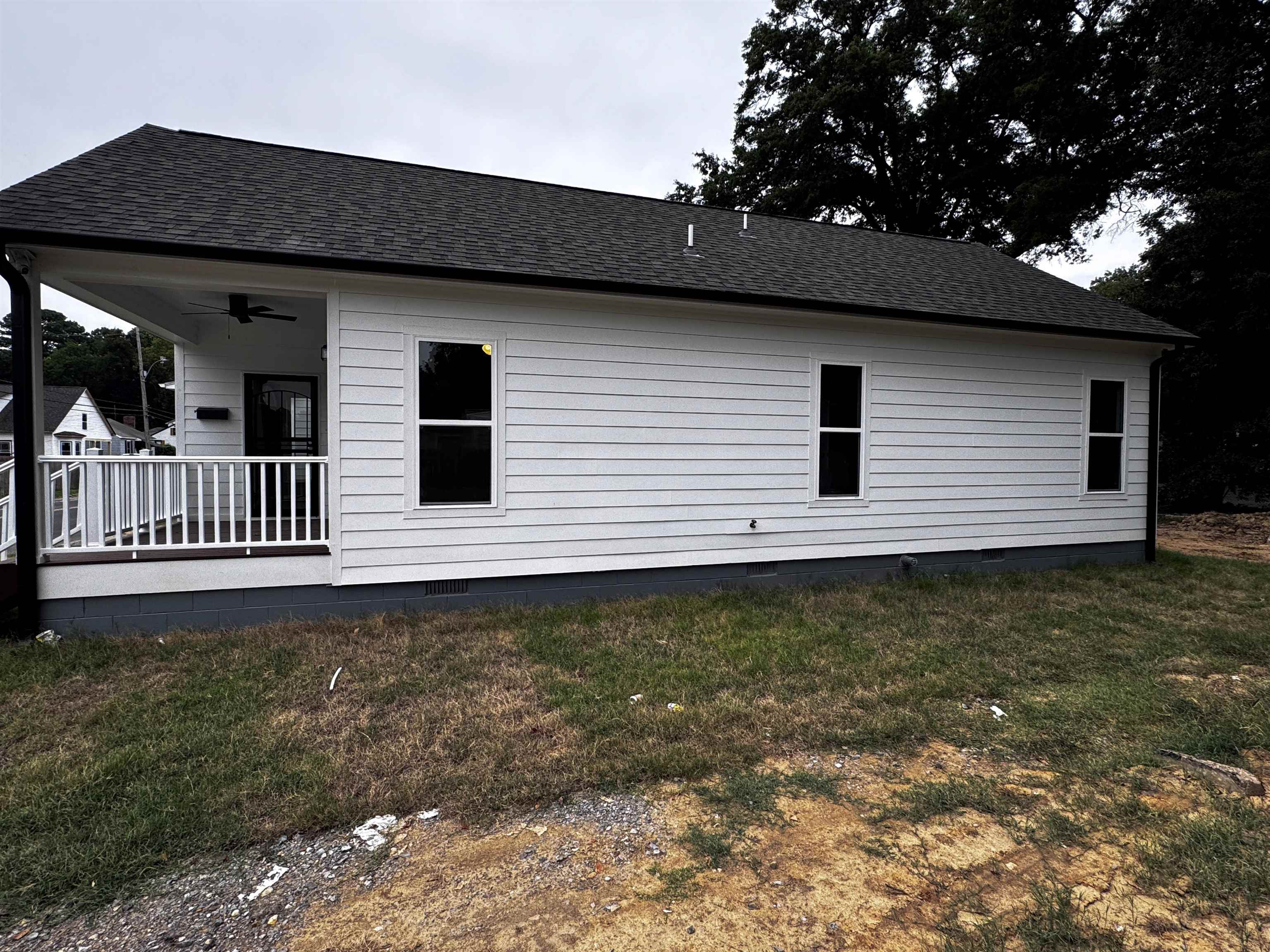 828 Semmes Street Memphis, TN 38111 - Photo 17 of 18 a backyard of a house with lots of green space