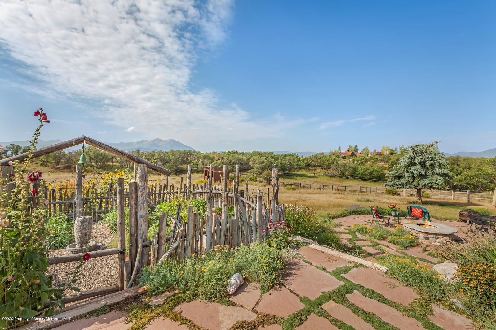 735 Mountain View Road Carbondale, CO 81623 - Photo 40 of 61 Patio and view