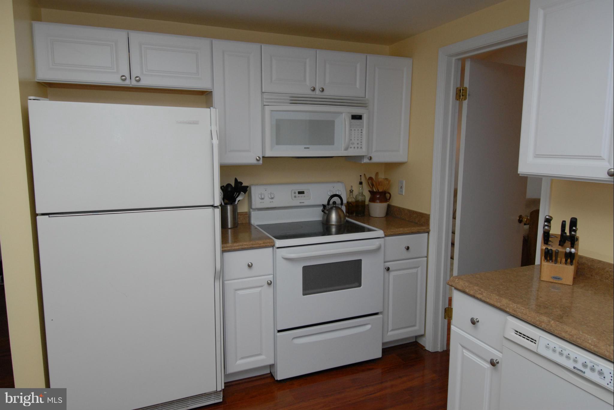 47 Thrush Road Sterling, VA 20164 - Photo 9 of 26 Kitchen
