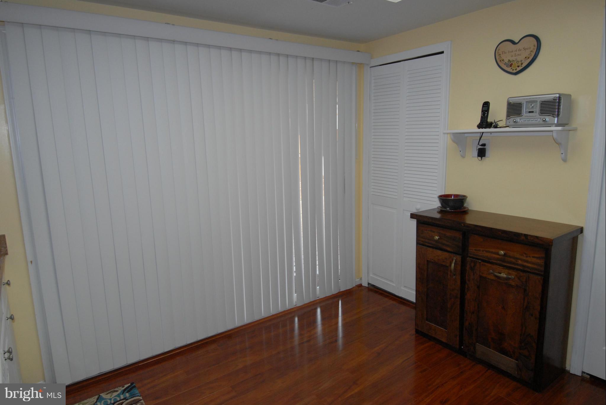 47 Thrush Road Sterling, VA 20164 - Photo 10 of 26 Kitchen