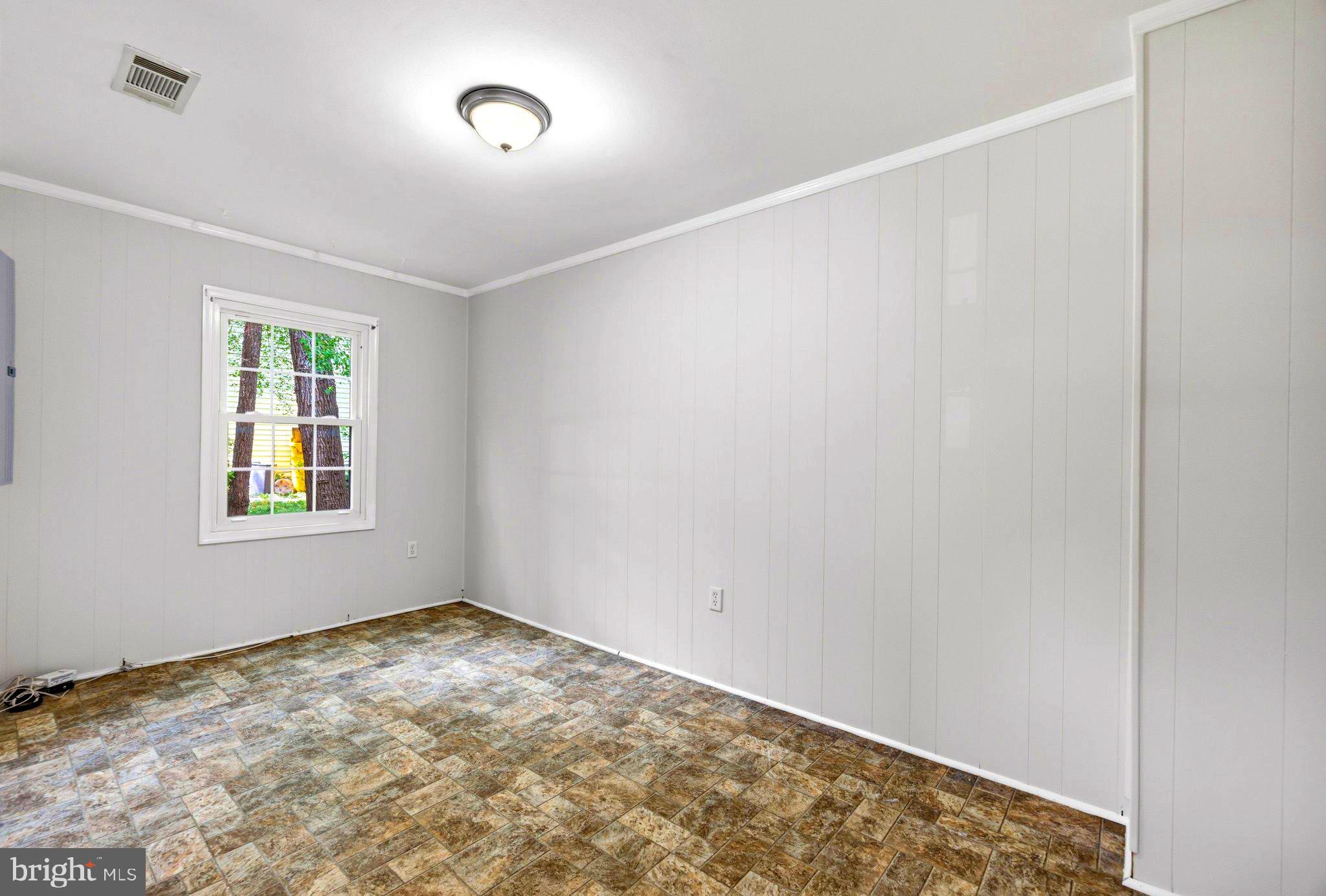 1319 Tenbrook Road Odenton, MD 21113 - Photo 3 of 29 Spacious Dining area