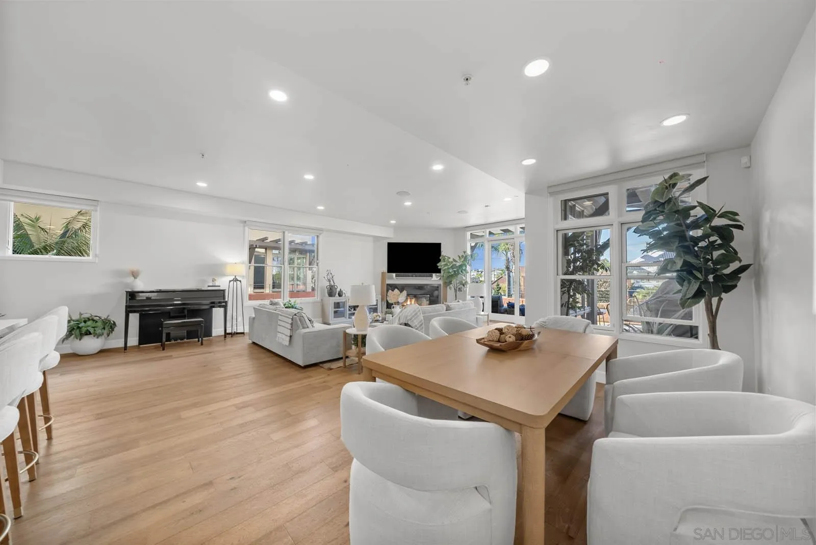 141 Orange Avenue, Unit 202 Coronado, CA 92118 - Photo 8 of 14