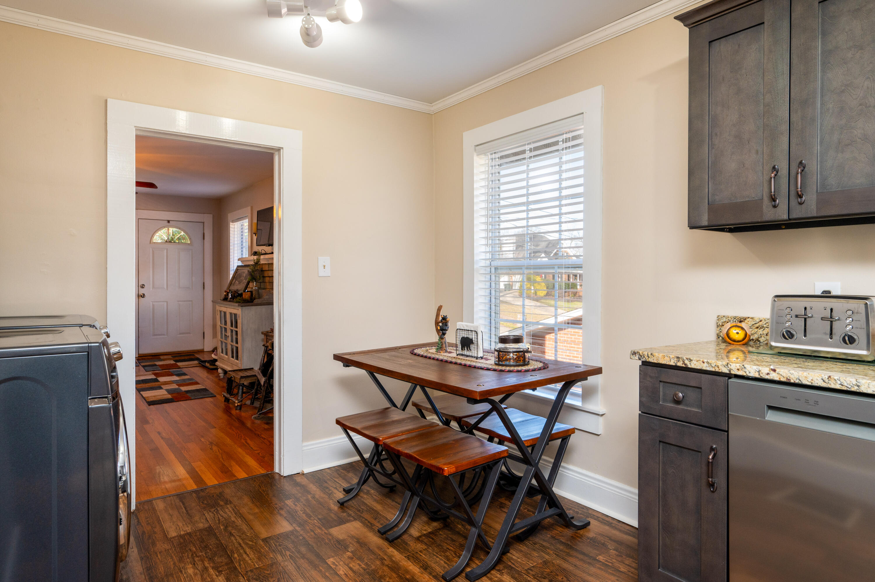 1724 Field Road Elizabethton, TN 37643 - Photo 11 of 31 Eat In Kichen