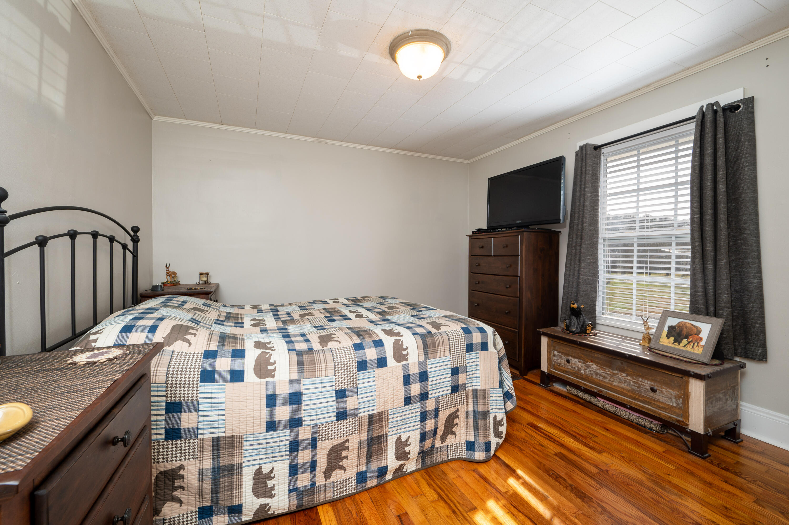 1724 Field Road Elizabethton, TN 37643 - Photo 14 of 31 Bedroom 1