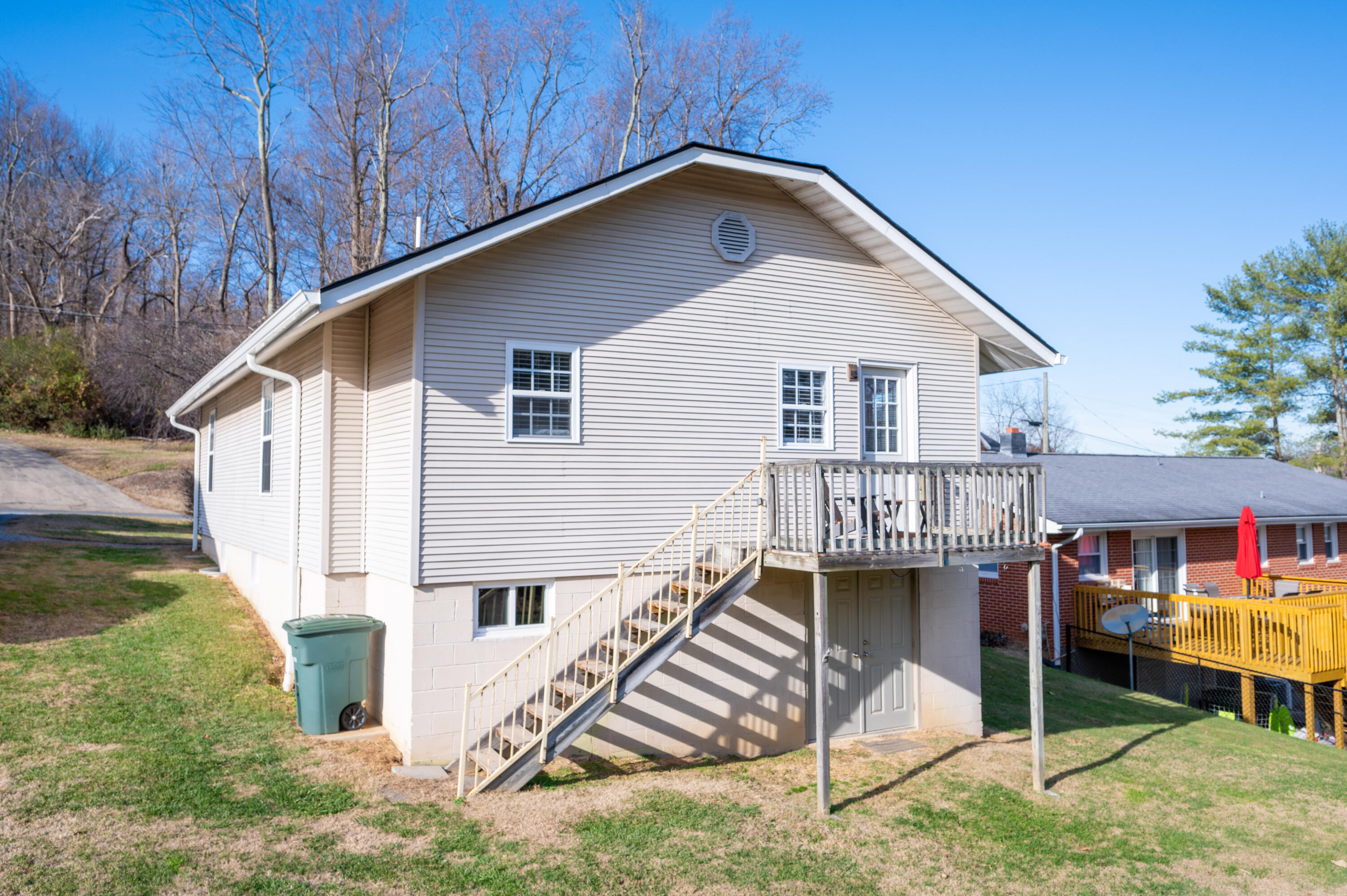 1724 Field Road Elizabethton, TN 37643 - Photo 24 of 31 Rear View with Deck