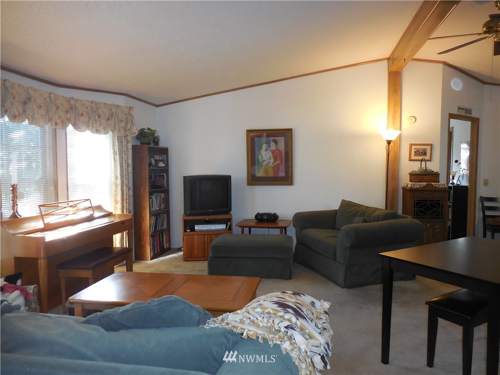 415 Lakeview Road, Unit K21 Lynnwood, WA 98087 - Photo 4 of 18