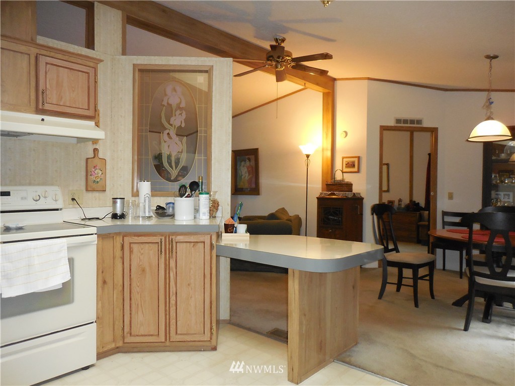 415 Lakeview Road, Unit K21 Lynnwood, WA 98087 - Photo 9 of 18