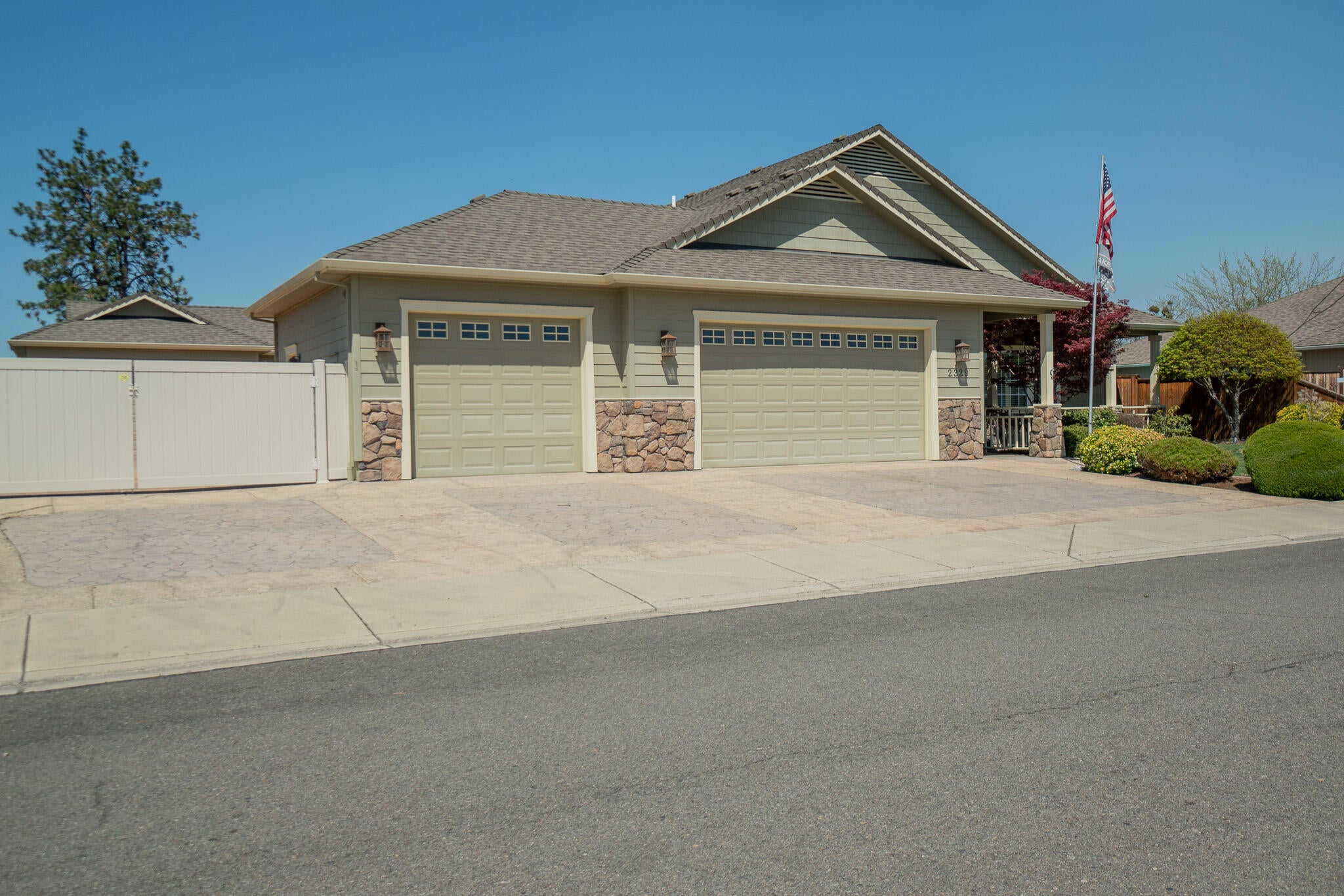 2329 Rabun Way Central Point, OR 97502 - Photo 6 of 40 DSC04698-2
