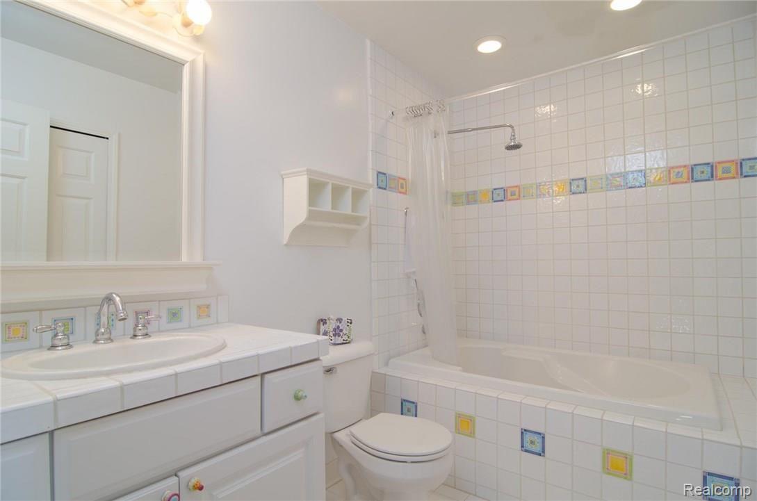 3190 Topview Court Rochester, MI 48309 - Photo 21 of 28 GRU_4013.jpg