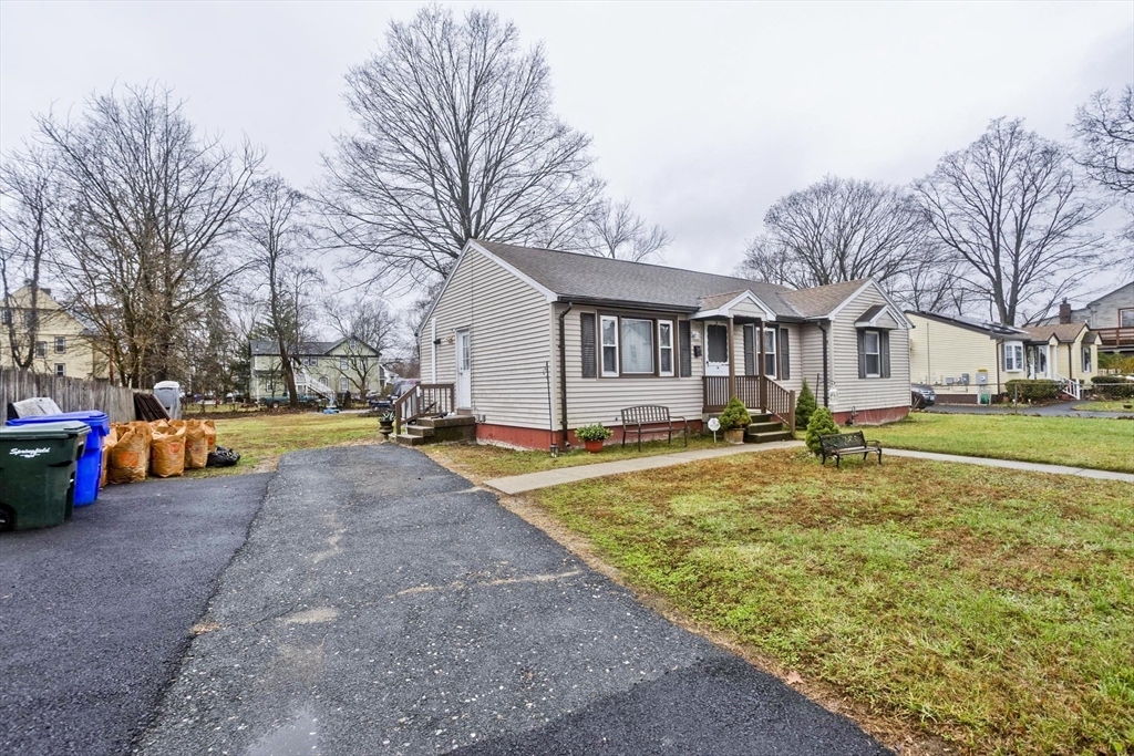 93 Pendleton Avenue Springfield, MA 01109 - Photo 3 of 32 Gallery Image 3