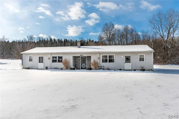 $1,300 | 4901 Creaser Road, Unit LEFT, Westmoreland, NY 13490
