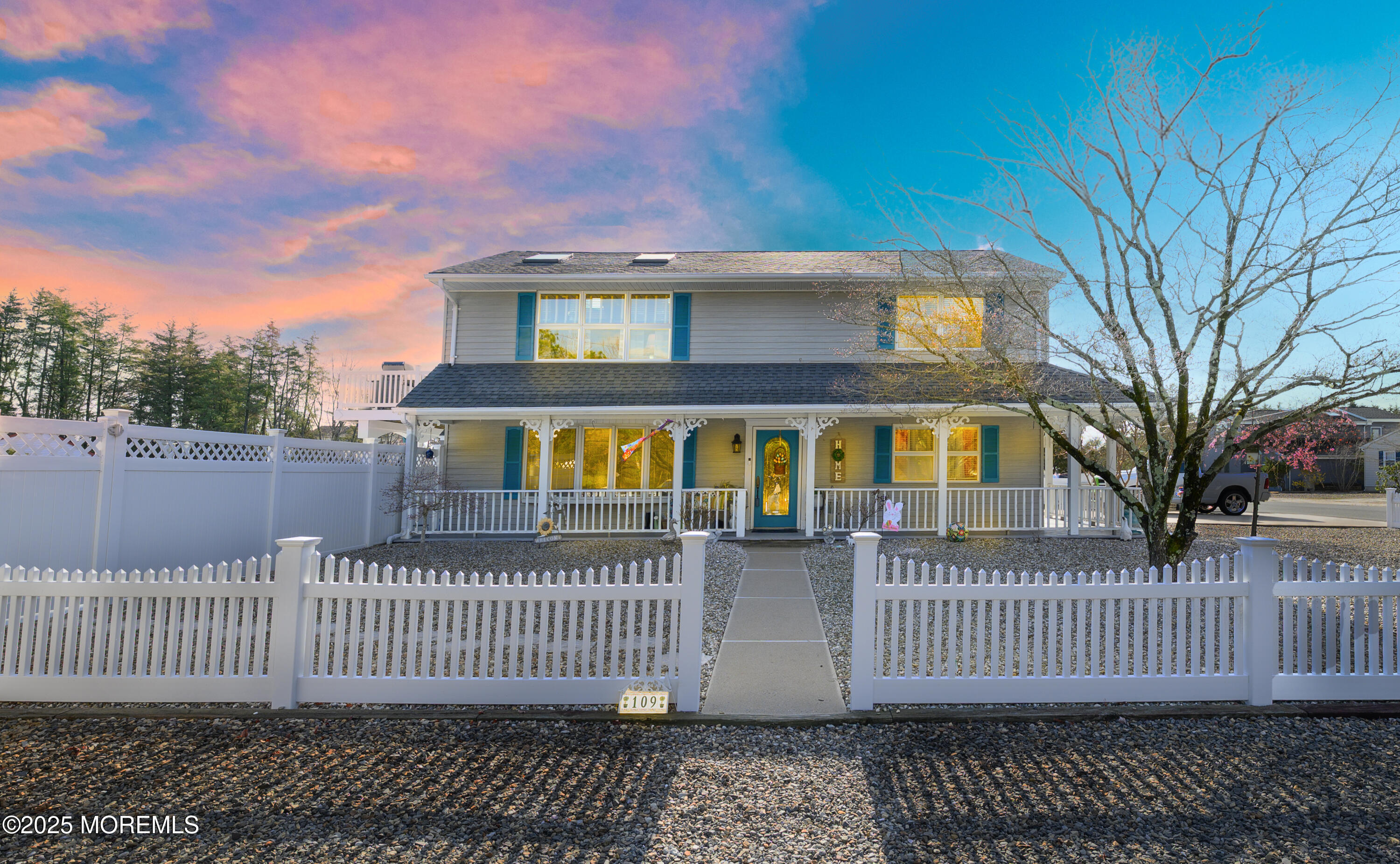 109 West Island Road Bayville, NJ 08721 - Photo 2 of 38 a front view of a house with a garden