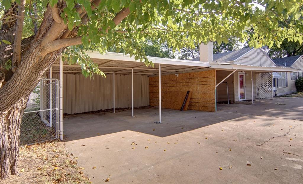 730 Indiana Street Graham, TX 76450 - Photo 4 of 25 a view of a house