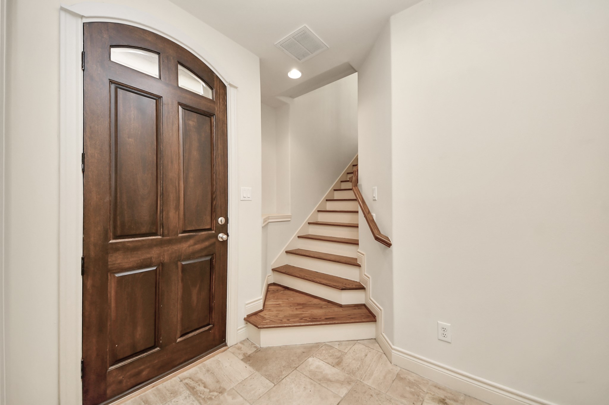3422 Center Street Houston, TX 77007 - Photo 2 of 27 Arched mahogany door welcomes guests with art niche nearby.
