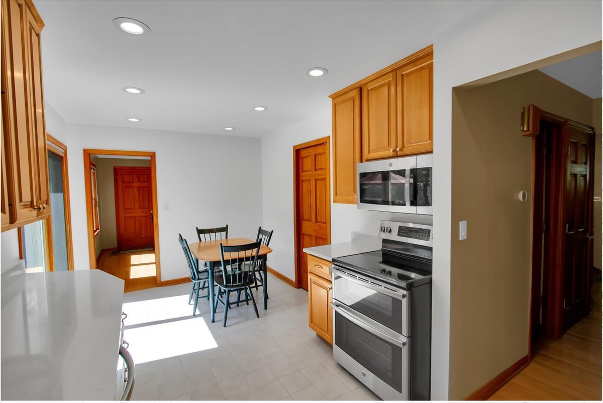 31471 North Ranch Road Grayslake, IL 60030 - Photo 8 of 31 Gallery Image 8
