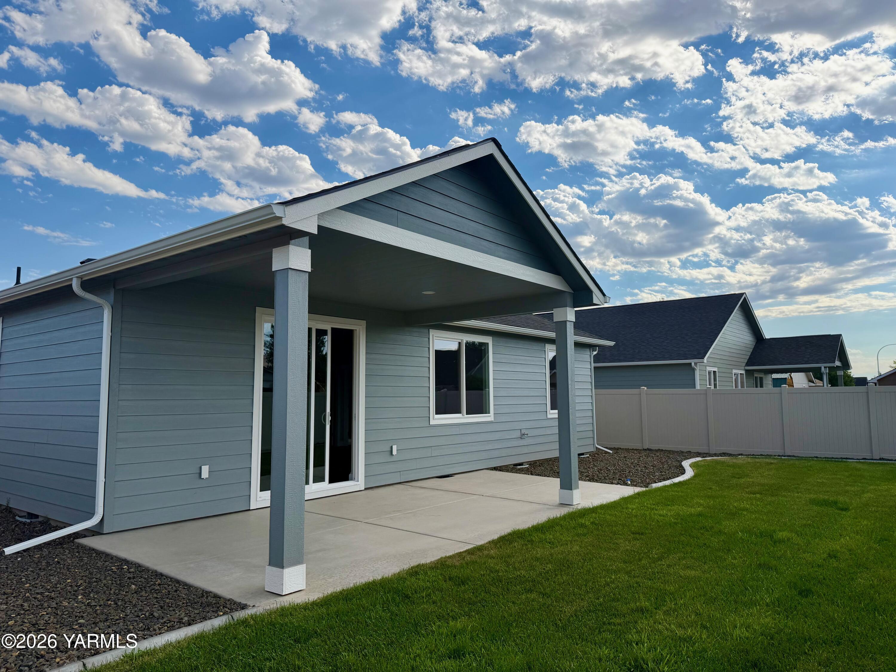 5914 Crestfields Road Yakima, WA 98903 - Photo 21 of 24 porch