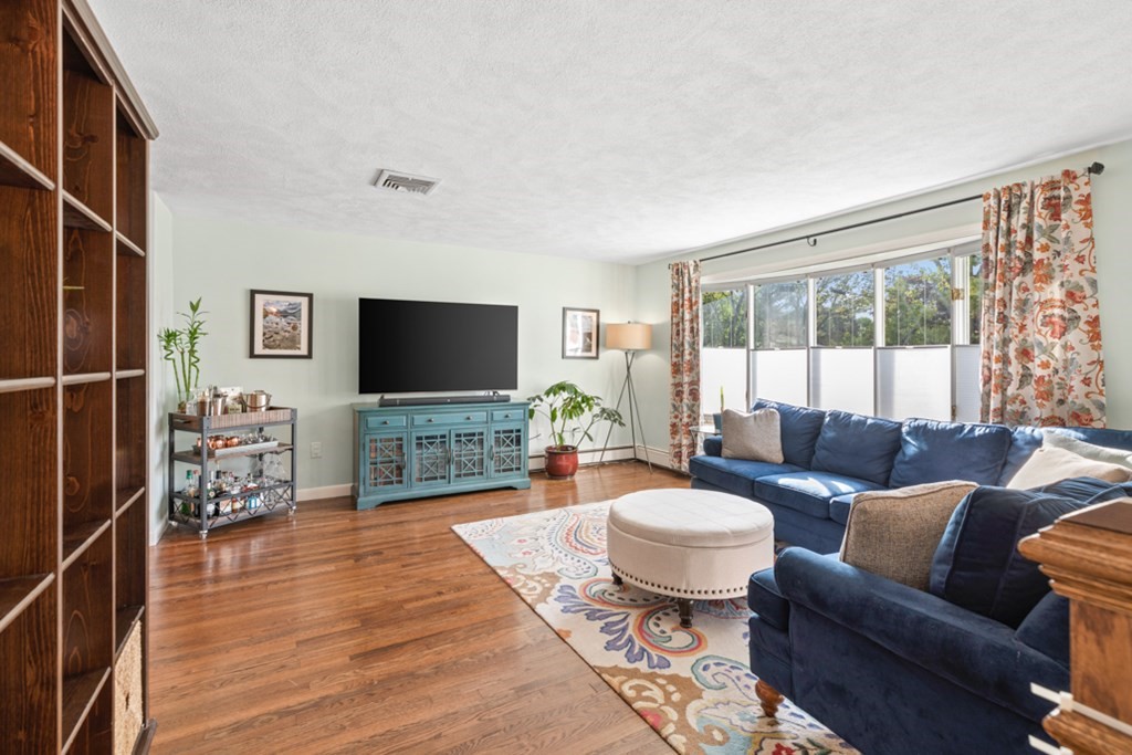 3 Stone Way Wakefield, MA 01880 - Photo 6 of 30 Gallery Image 6