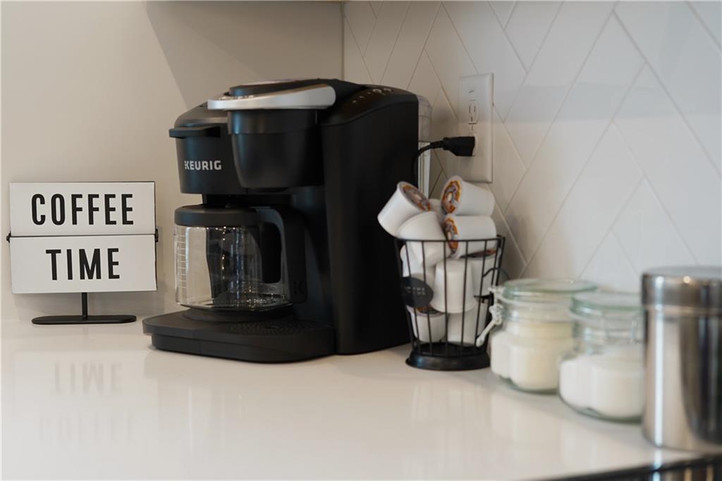 154 Chestnut Circle, Unit 80 Atlanta, GA 30342 - Photo 27 of 31 a close view of light fixtures