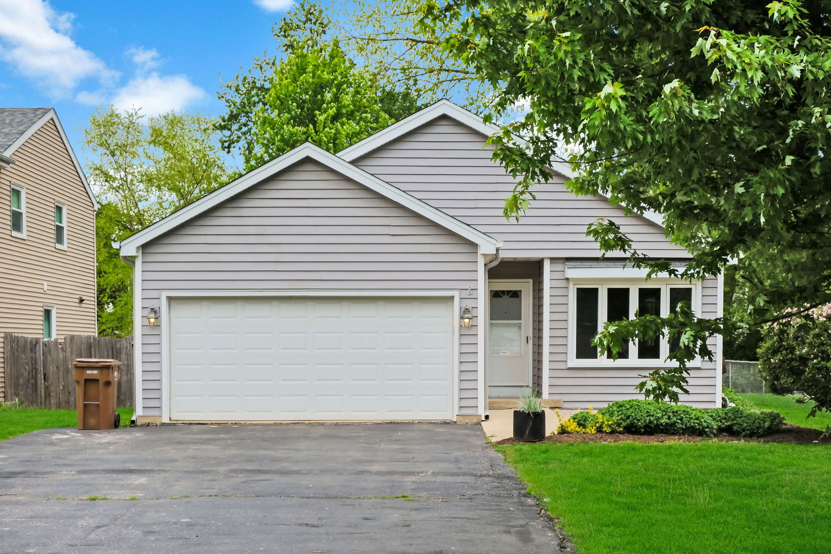 S075 Pleasant Hill Road Wheaton, IL 60187 - Photo 2 of 31