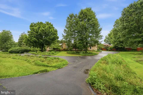 $1,100,000 | 4920 Brook Hills Drive, Annandale, VA 22003