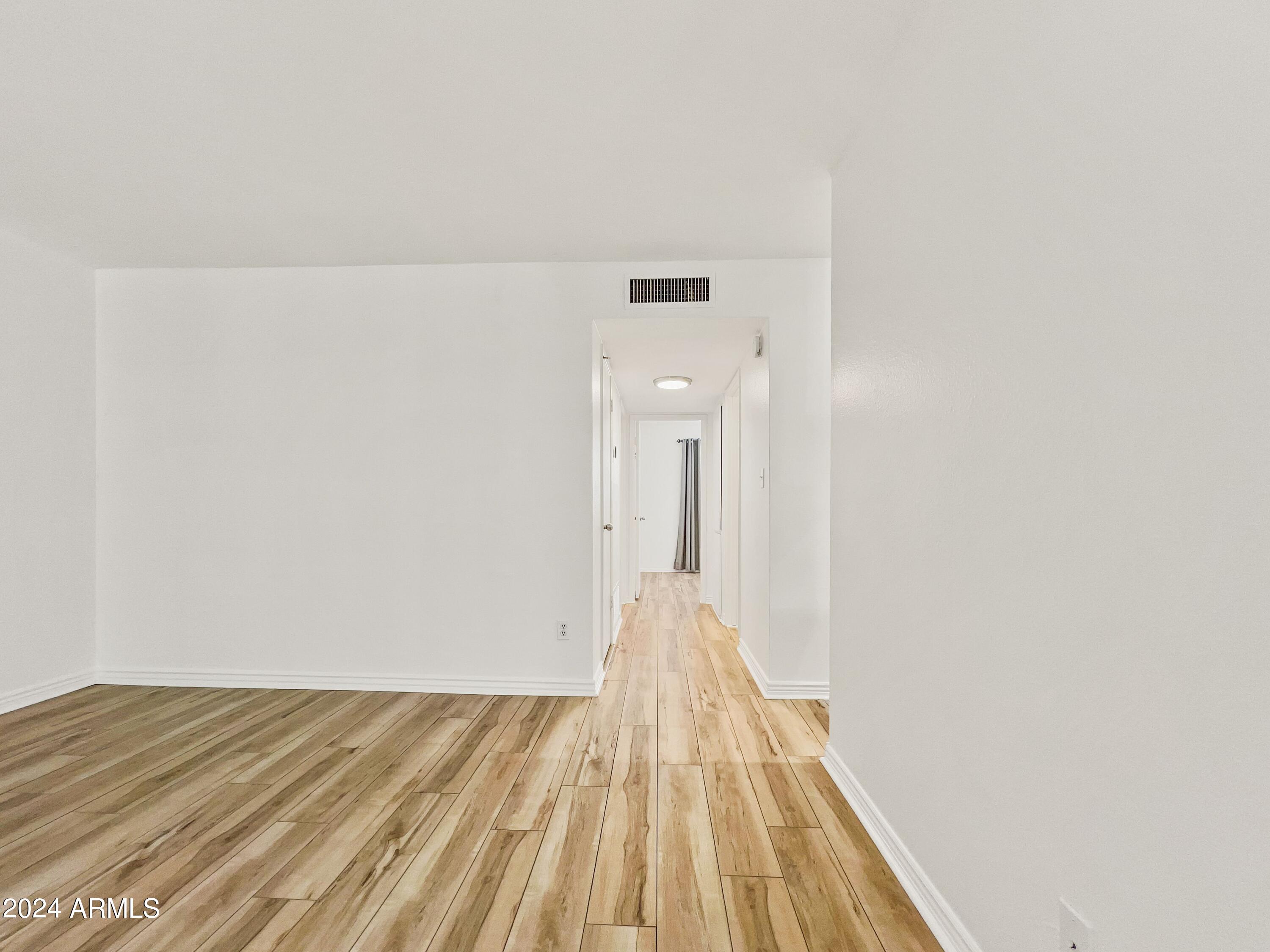 5525 East Thomas Road, Unit D6 Phoenix, AZ 85018 - Photo 5 of 42 957e5bba-a272-4e00-8eb1-fa6092cebd05