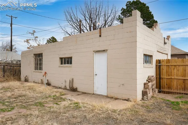 a view of a backyard of the house