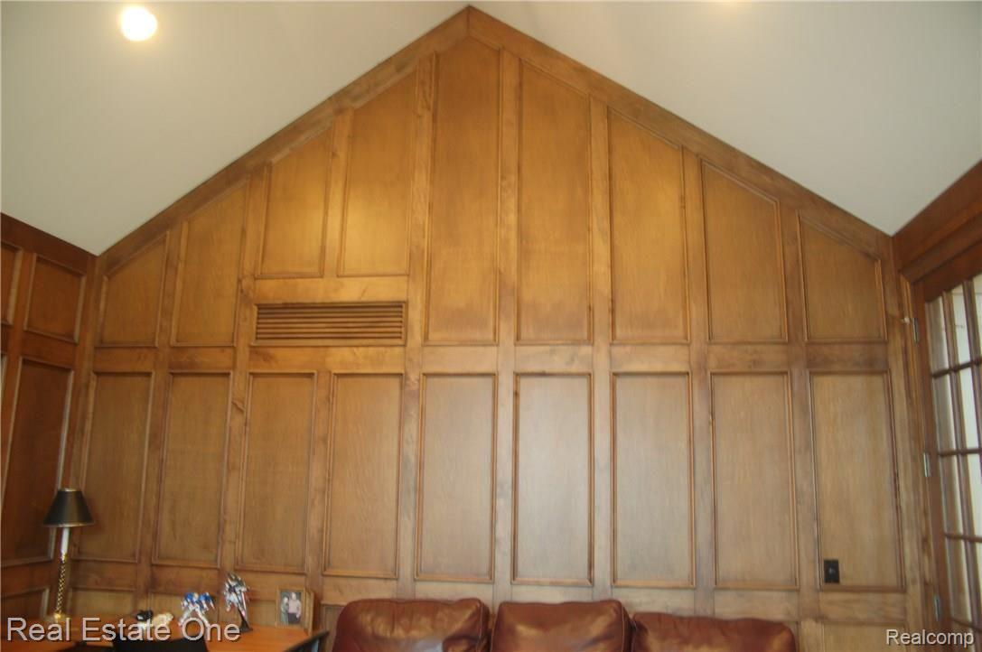2719 Heights View Court Rochester, MI 48306 - Photo 8 of 41 library (2).JPG