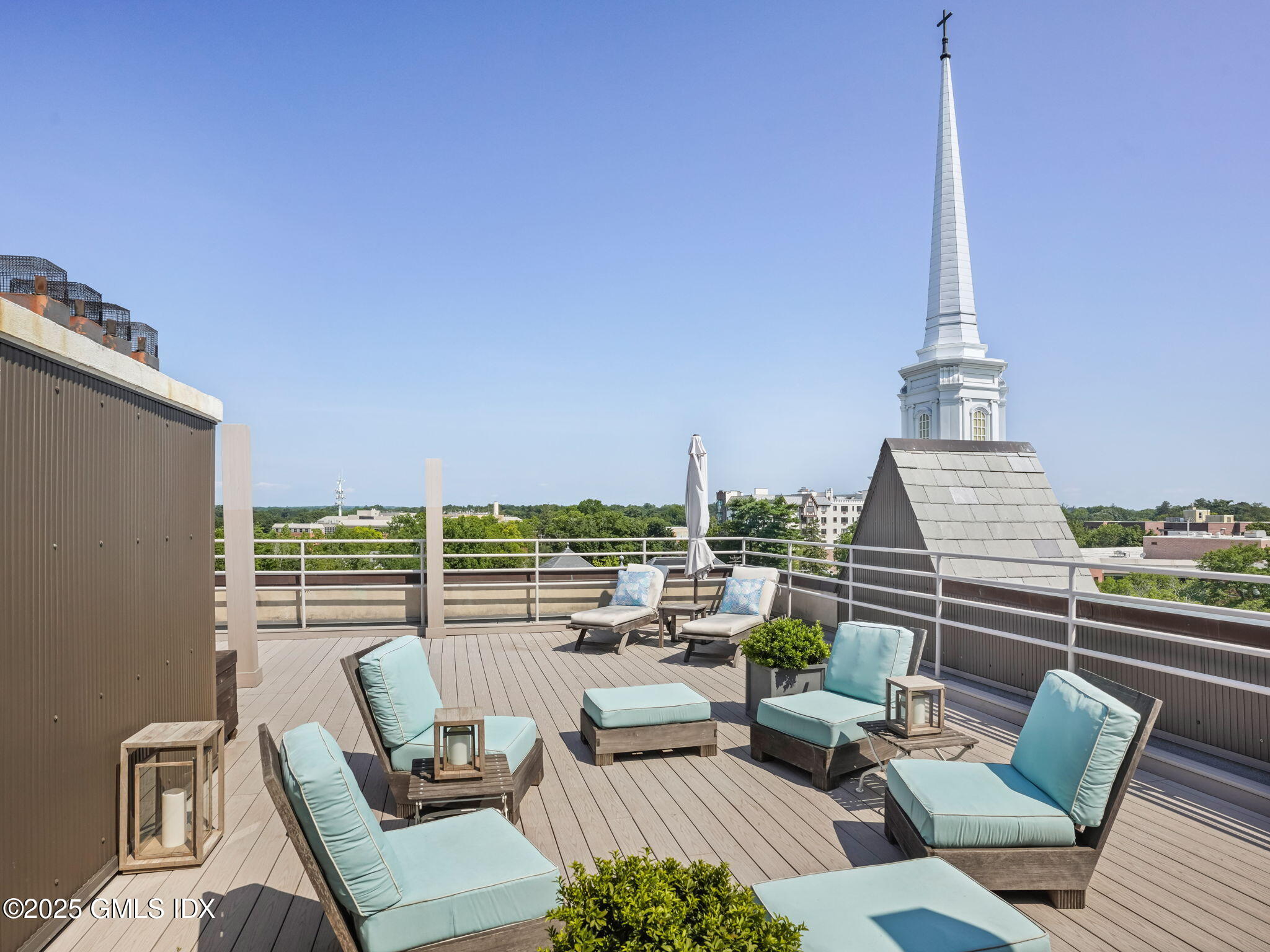 4 Lafayette Court, Unit 1C Greenwich, CT 06830 - Photo 17 of 17 a view of a terrace with furniture