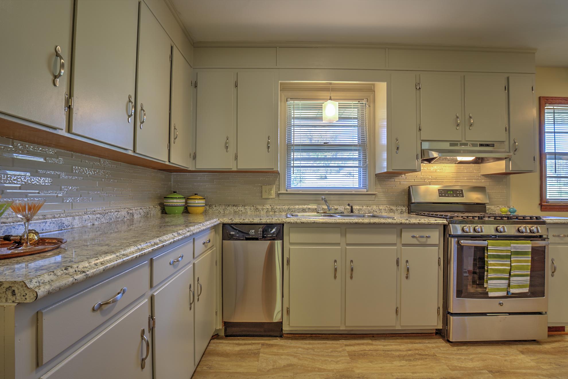 3625 New Spring Branch Road Southeast Roanoke, VA 24014 - Photo 2 of 26 Kitchen **