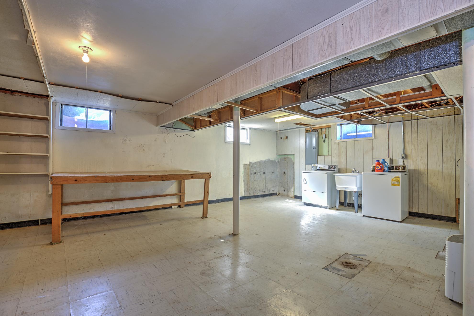3625 New Spring Branch Road Southeast Roanoke, VA 24014 - Photo 15 of 26 Laundry