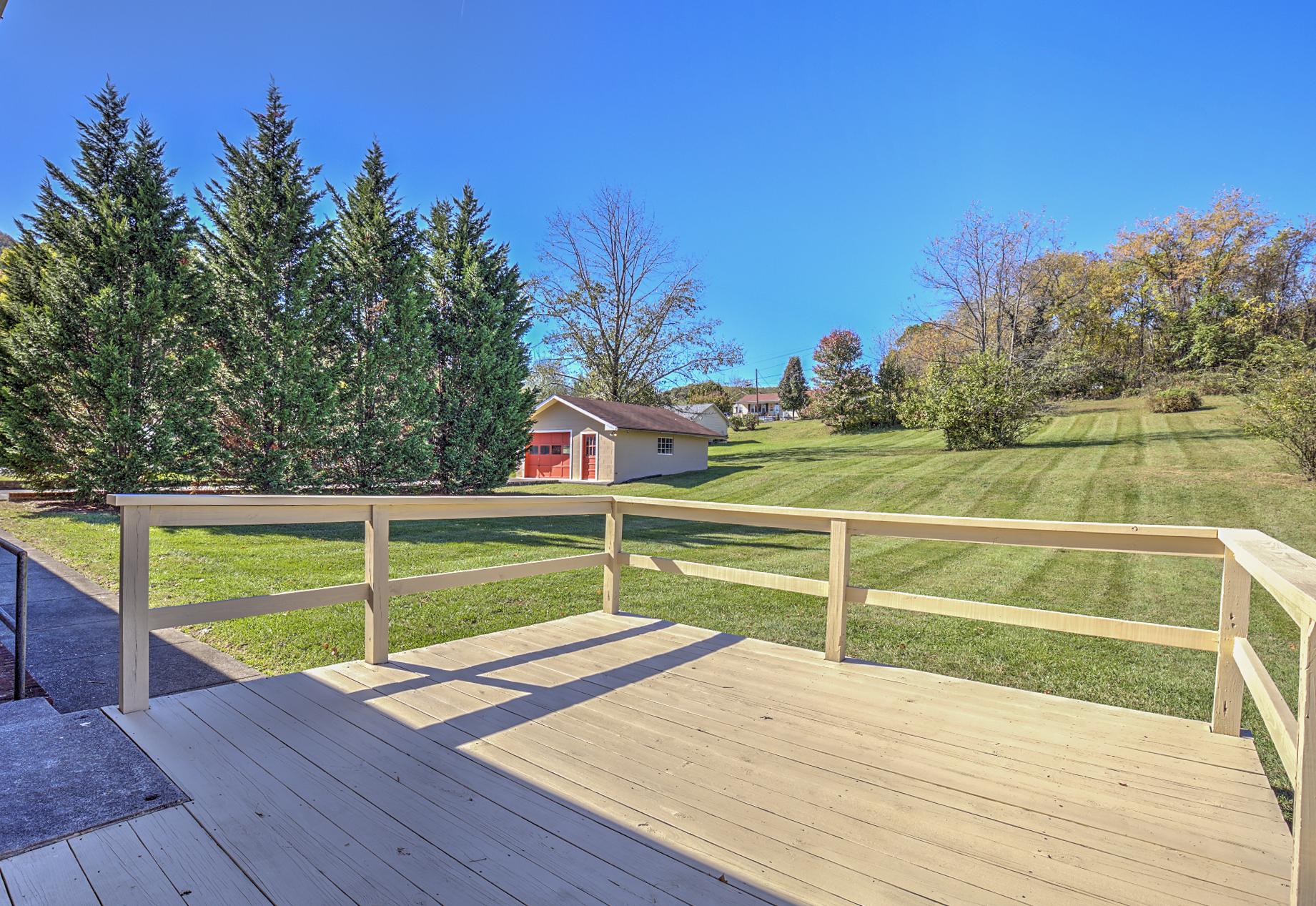 3625 New Spring Branch Road Southeast Roanoke, VA 24014 - Photo 17 of 26 Rear Deck, Yard