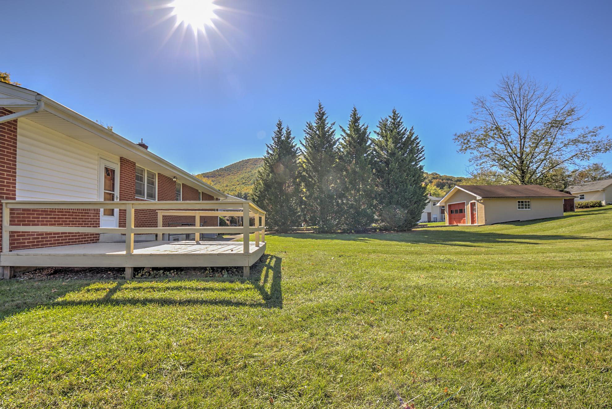 3625 New Spring Branch Road Southeast Roanoke, VA 24014 - Photo 18 of 26 Deck, Garage