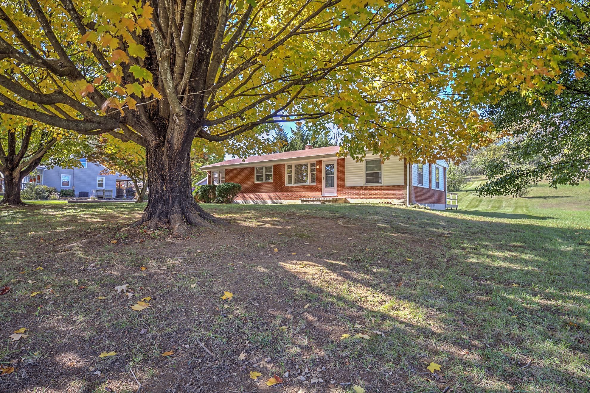 3625 New Spring Branch Road Southeast Roanoke, VA 24014 - Photo 21 of 26 Front Backyard