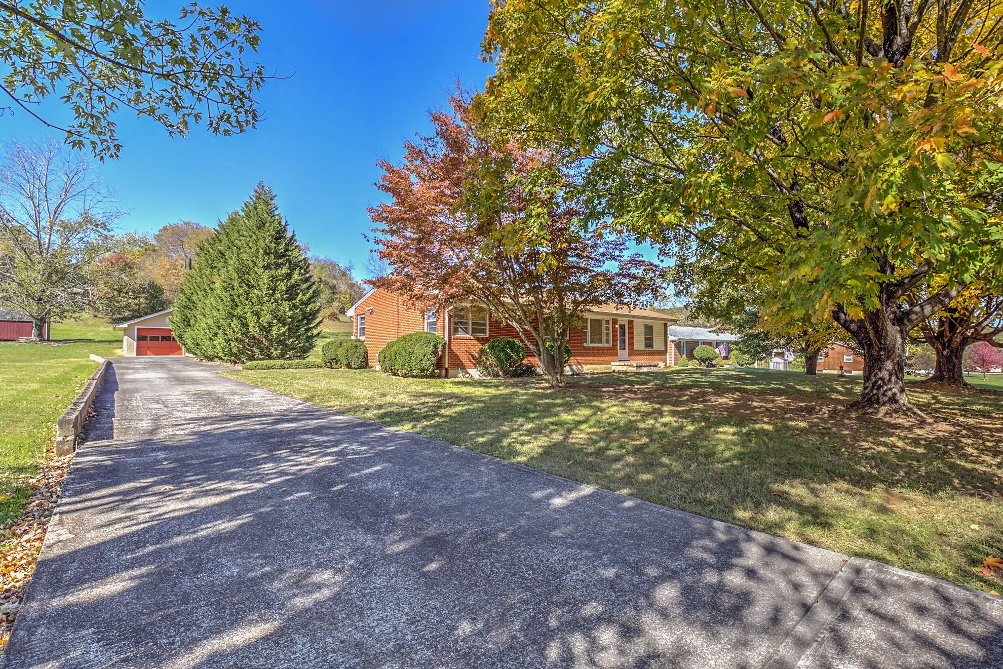 3625 New Spring Branch Road Southeast Roanoke, VA 24014 - Photo 24 of 26 Yard from Street