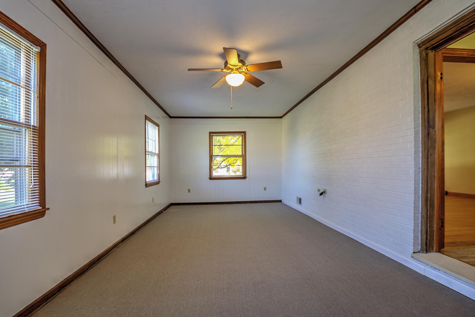 3625 New Spring Branch Road Southeast Roanoke, VA 24014 - Photo 9 of 26 Family Room