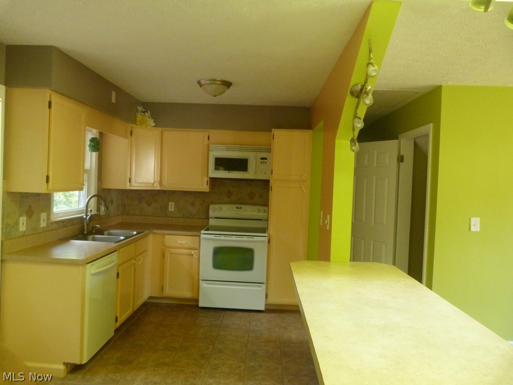1206 Proctor Road Akron, OH 44306 - Photo 7 of 25