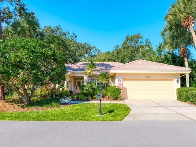 $525,000 | 2941 Sandringham Place, Sarasota, FL 34235